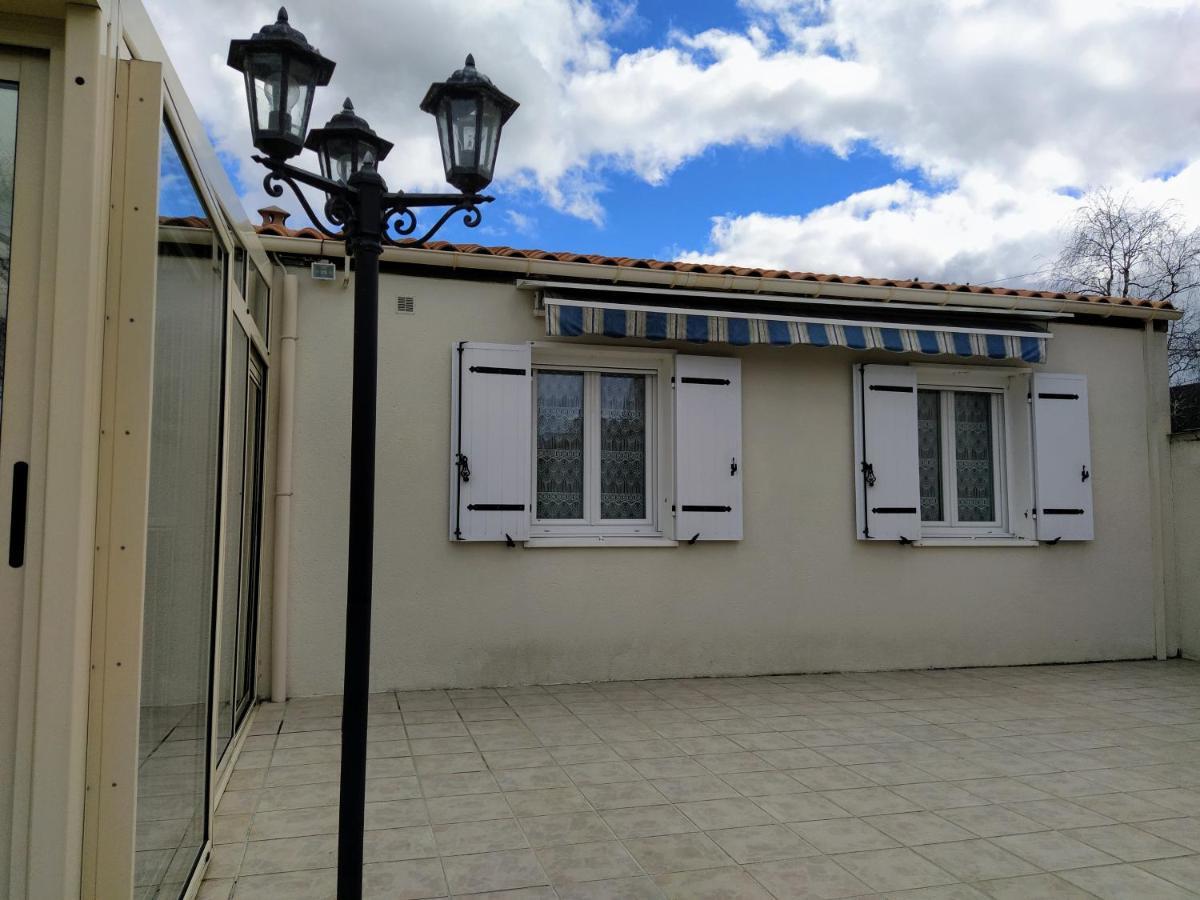 Maison Plain Pied Avec Jardin, Terrasse Et Veranda 干邑 外观 照片